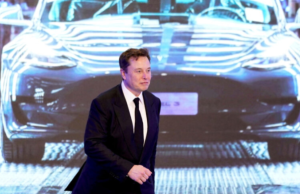 Илон Маск доби експресна тужба за робо-таксито на Tesla