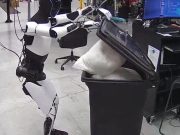 Роботот Tesla Optimus учи задачи гледајќи ги луѓето