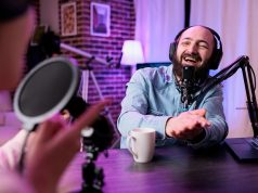 Кина воведува строги правила за инфлуенсери што зборуваат за медицина, пари и образование